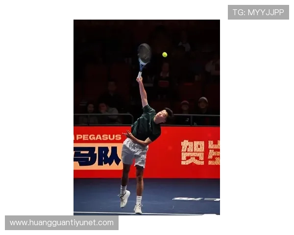 网球赛季最新动态：顶尖选手精彩对决引发球迷热议